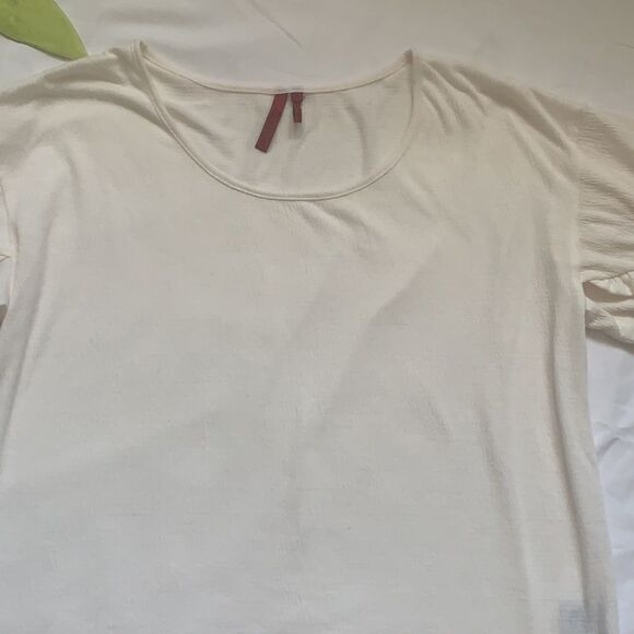 𝅺🌟LOVE Scarlett Split Hem Ruffle Sleeves Top🌟 - Picture 9 of 12